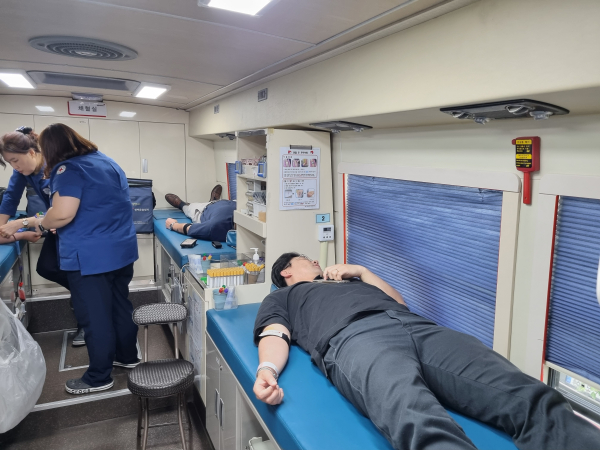 충남지역본부, 사랑의 생명 나눔 단체 헌혈 모습