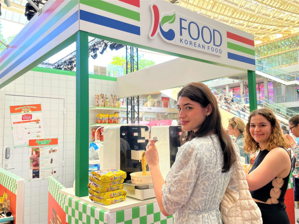 편의점 콘셉트 홍보관에서 맛보는 ‘한강 라면’ 최고