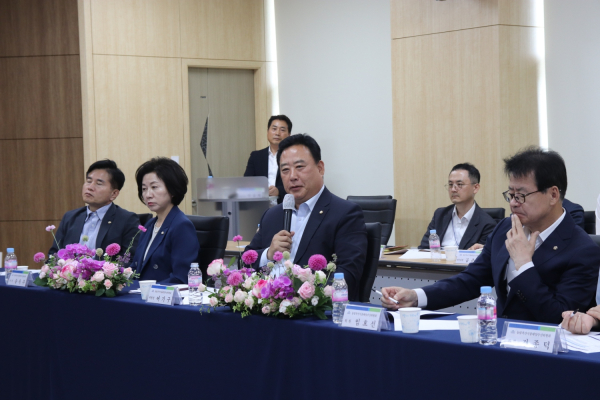 쌀값안정화 위한 현장간담회에 참석한 어기구 농해수위 위원장