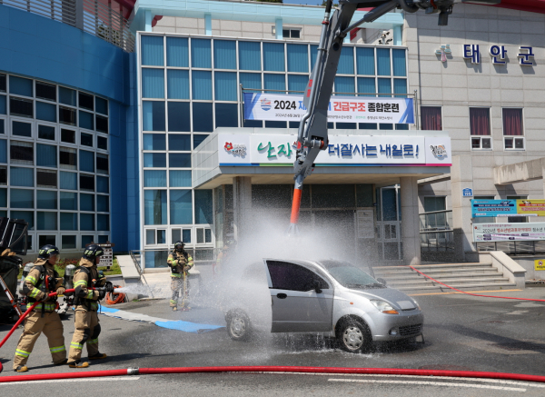 지난 26일 태안군청소년수련관에서 진행된 안전충남훈련 모습.(차량 화재 진압)