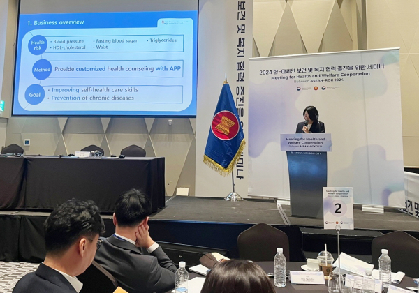 지난 26일 한-아세안 보건복지협력 세미나에 참석한 신경화 주무관.