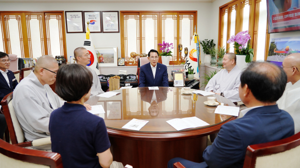 시청 시장실에서 27일 열린 ‘서산시-수덕사와 업무협의체’ 간담회