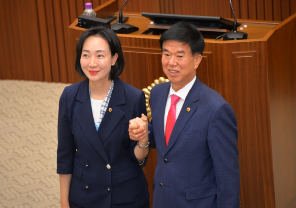 좌로부터 김효숙 부의장, 김동빈 부의장