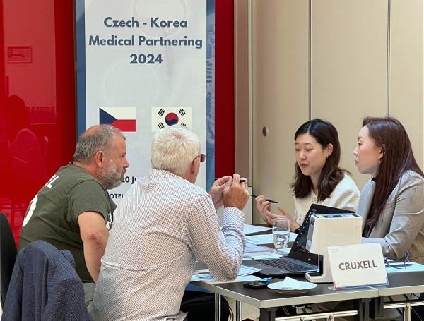 2024 의료바이오 통합 무역사절단 파견 (상담모습)