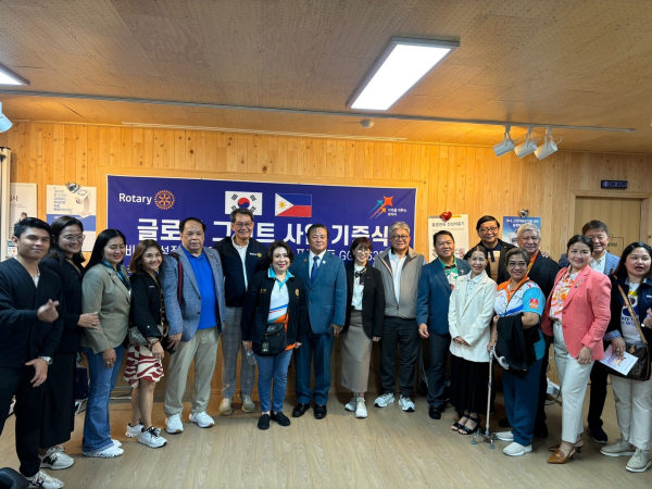 백제로타리클럽, 대덕구에 4600만원 상당 의료기기 전달식 진행 기념사진