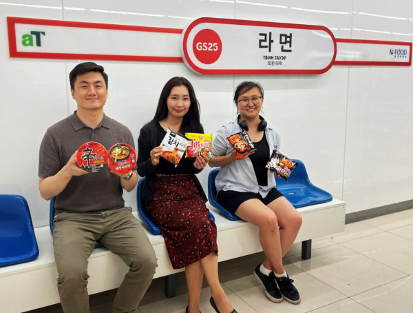 지하철역(라면) 콘셉트 몽골 GS25 K-푸드 콜라보 매장