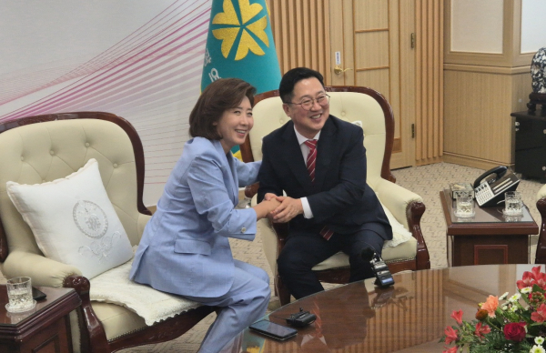 (왼쪽부터) 나경원 국민의힘 당대표 후보, 이장우 대전시장