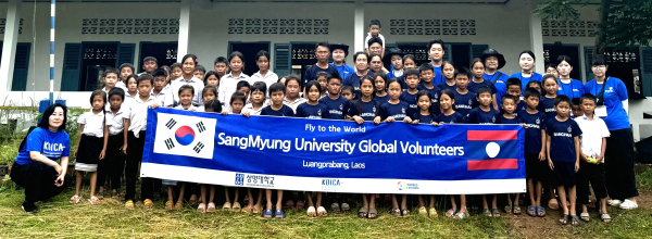 라오스 봉사활동 현지 기념촬영 모습