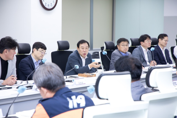 최민호 시장, 9일 간부회의 주재 모습