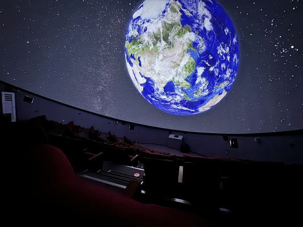 천안홍대용과학관 천체투영관의 개선된 화질영상.