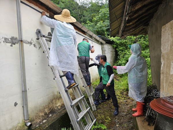 집중호우 피해 긴급 복구 작업 모습