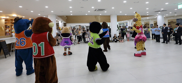 오월드 캐릭터인 다정이･다감이의 캐릭터 인형 댄스공연과 퀴즈 이벤트