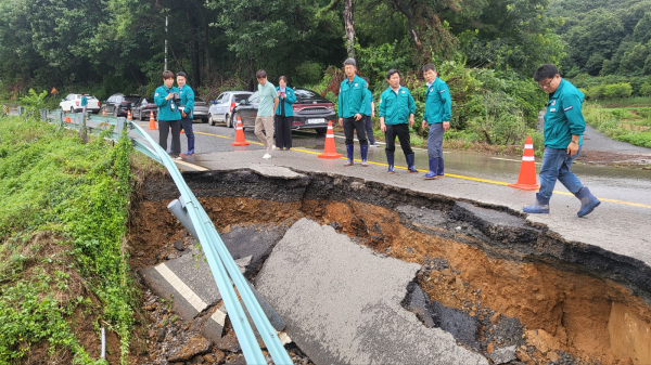양화면 수해로 인한 도로 유실 모습