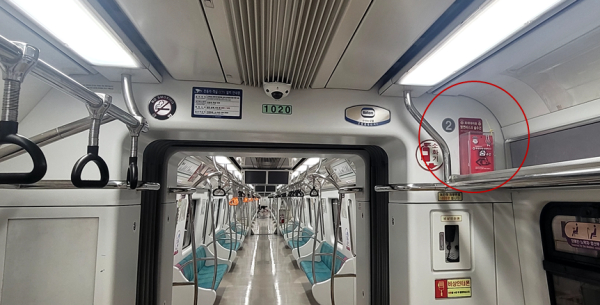 대전교통공사 도시철도 열차 내 방연마스크 비치 모습