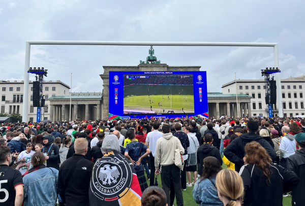베를린 팬 존 축구 경기 실황 중계 현장