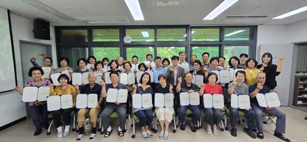 시니어 산림복지 입문과정 수료식 기념사진