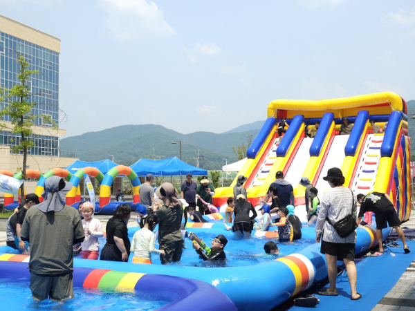 누리흠뻑쇼 에어바운스