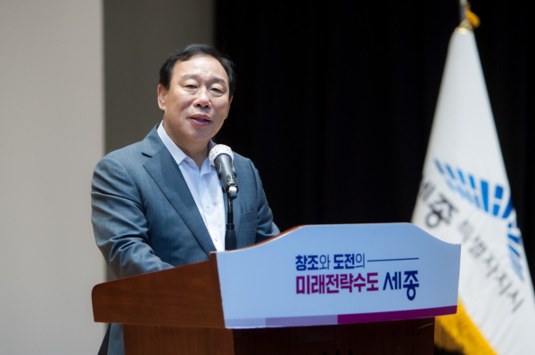 직원소통의 날 행사를 진행하고 있는 최민호 시장