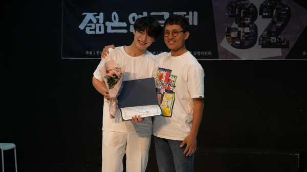 연기상 수상하는 이제형 학생