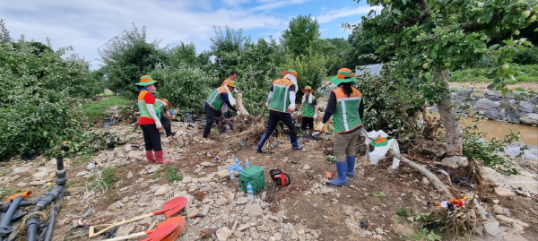 공주시 자율방재단, 논산시 수해지역 긴급복구 봉사 모습