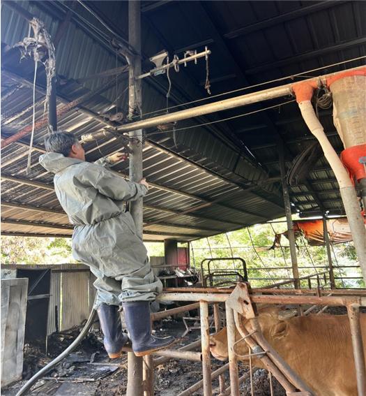 농업기술센터, 축사 화재 정전 대비 점검 모습