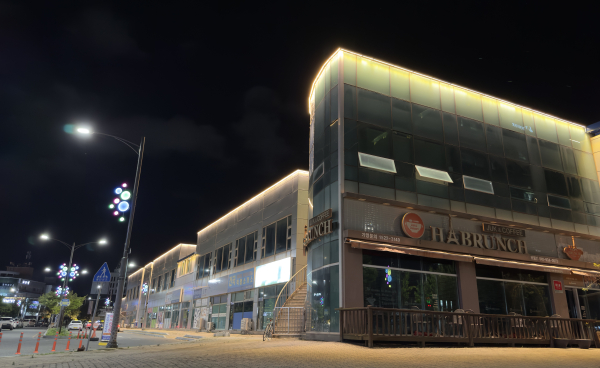 역세권 야간 조명 모습