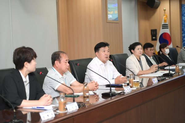 최재구 예산군수와 민원 담당 공무원 간담회