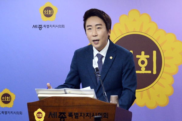 기자간담회 하는 임채성 세종시의회 의장&nbsp;