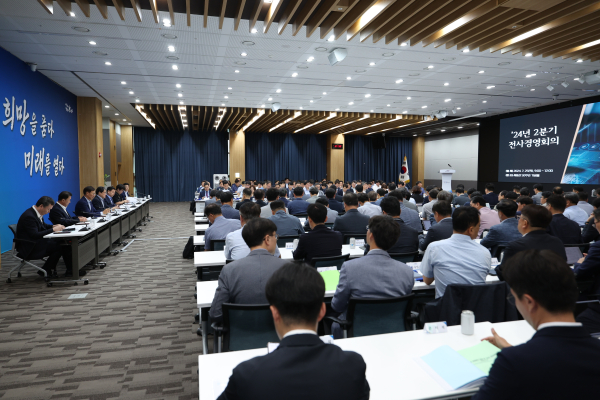 25일 대전 본사에서 글로벌기업 도약을 위한 신성장 전략 이행 상황 등 현안을 점검하고 향후 전략을 논의하기 위해 전사경영회의를 개최했다.