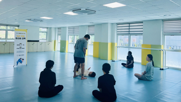 27일 태안군가족센터에서 진행된 호신술 교육 모습.