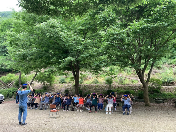 회기형 치매 예방 ‘산림치유 힐링 프로그램’ 진행 모습