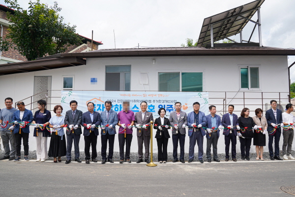 ‘주거취약세대 주거환경개선사업 꿈자람하우스 9호 입주식’ 개최 기념사진