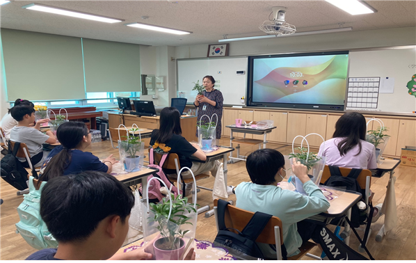 대전충남산림환경연구원에서 운영하는 숲체험교육 모습