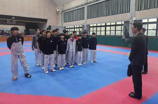 대전동부교육지원청 오정중학교 태권도선수단 현장 격려 모습