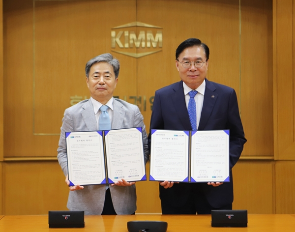 기계연 류석현 원장(오른쪽)과 나노종기원 박흥수 원장