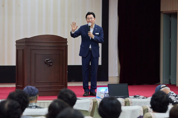 노인일자리 및 사회활동 지원사업 참여자 소양 및 직무교육 진행 모습