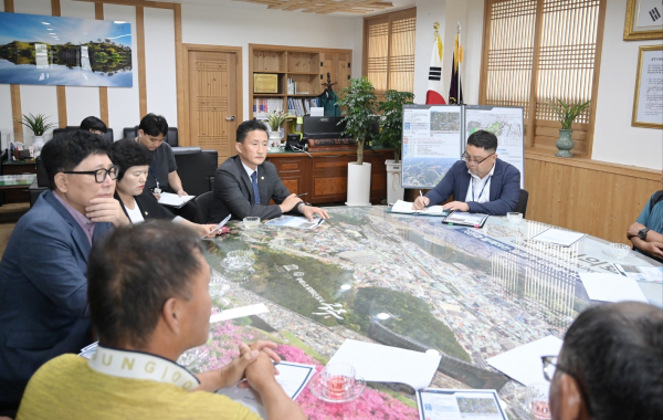 공주시의회 임달희 의장, 정안면 화봉지구 골프장 조성 관련 주민간담회 개최 모습