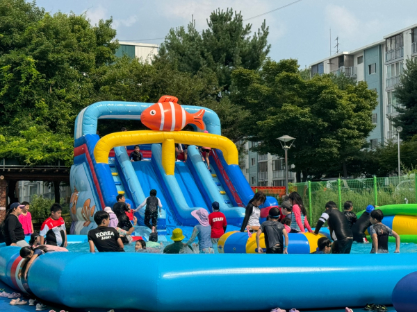 지역주민을 위한 여름 맞이 물놀이(“썸머투게더”) 축제 개최 모습