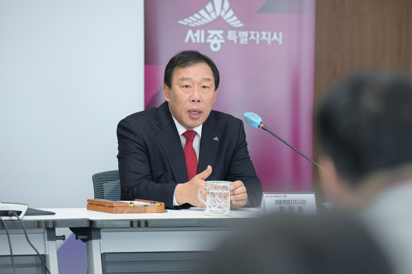 최민호 시장, 5일 확대간부회의 주재 모습