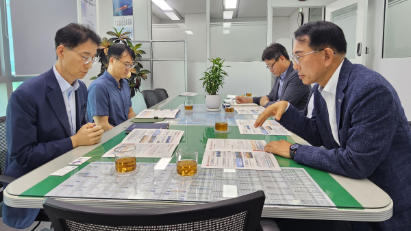 이완섭 서산시장이 해양수산부 해운물류국장을 만나 국제여객선 취항을 위한 지원을 요청했다.