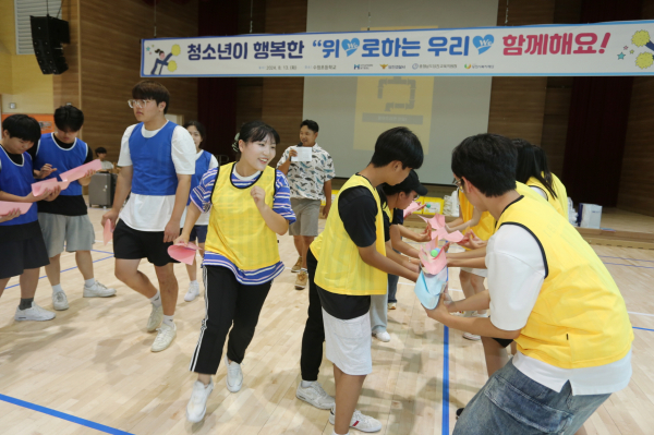 13일 수청초등학교에서 관내 청소년과 함께 협동을 주제로한 체육대회를 실시하고 있다