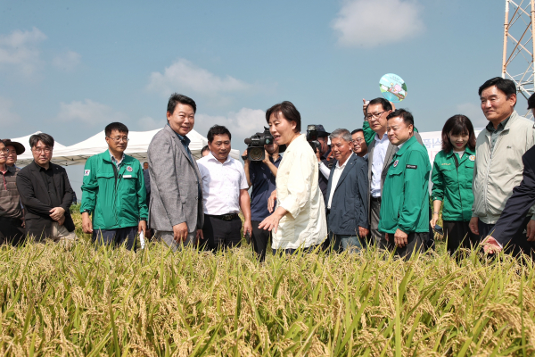 송미령 농림축산식품부장관‘여르미’ 벼 베기 수확 시연회 참석 모습