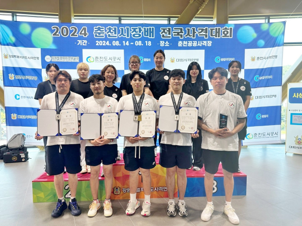 서산시청 사격팀이 지난 18일 춘전시장배 전국사격대회에서 메달 획득을 기념했다.