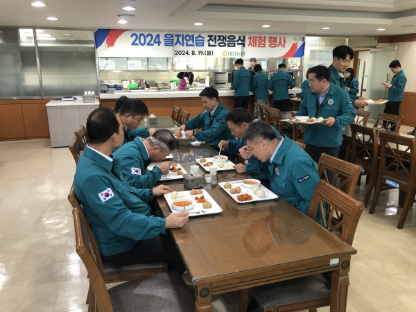 2024 을지연습에 전쟁음식 체험 모습