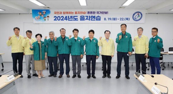 을지훈련 근무자 격려를 위해 도교육청을 방문한 홍성현 의장