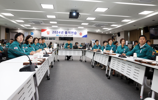 유성구의회, 2024년 을지연습 종합상황실 격려 방문 모습