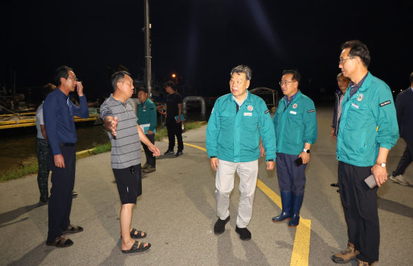 가세로 군수 대조기 현장점검 모습 (남면 드르니항)
