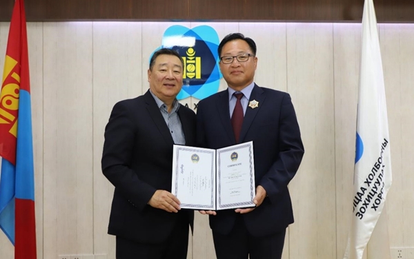 심장섭 교수 ‘북극성 훈장(알탄 가다스)’ 수여식 사진 1