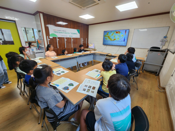 23일 세종시 지역아동센터 5개소를 대상으로 ‘2024 한화에너지 그린캠페이너’ 실시 모습