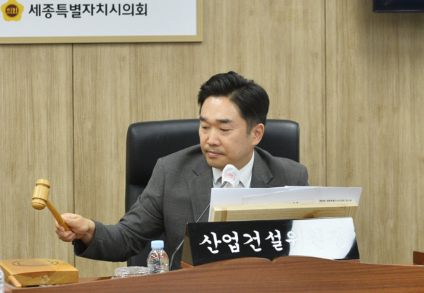 김재형 산업건설위원장<br>